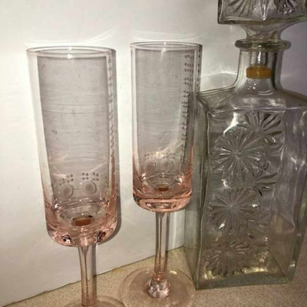 Pink champagne flutes